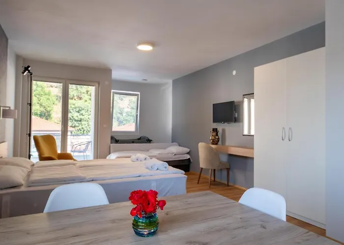 Apartments Bashoski Pestani